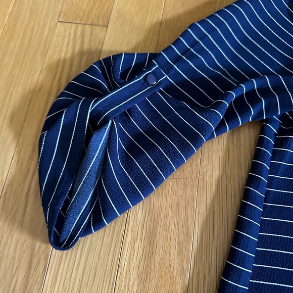 Monteau size medium navy blue top with white pinstriped w/ 1/2 sleeves NWOT - Picture 4 of 6